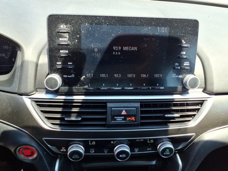 Honda Accord Sedan Vehicle Full-screen Gallery Image 15
