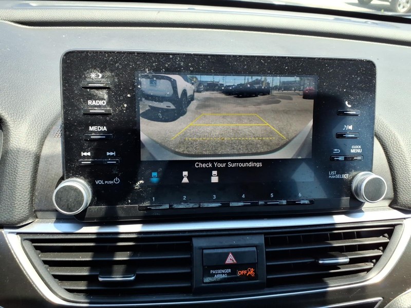 Honda Accord Sedan Vehicle Full-screen Gallery Image 16