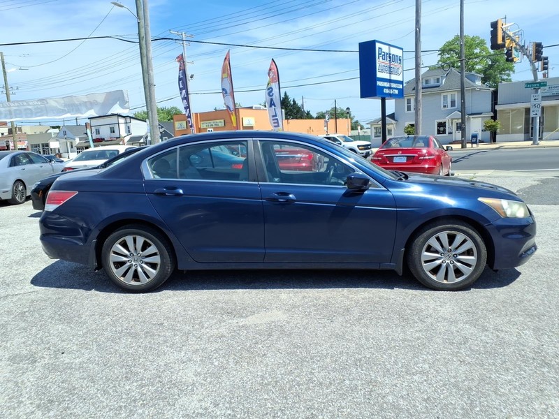 Honda Accord Sedan Vehicle Full-screen Gallery Image 05