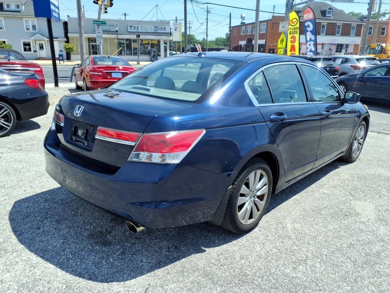 Honda Accord Sedan Vehicle Full-screen Gallery Image 06