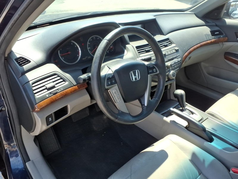 Honda Accord Sedan Vehicle Full-screen Gallery Image 09