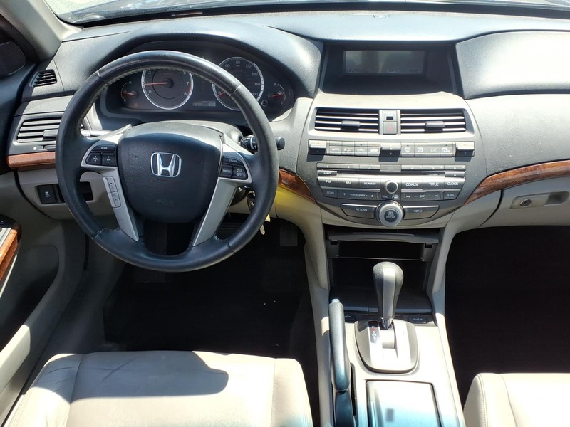 Honda Accord Sedan Vehicle Full-screen Gallery Image 12
