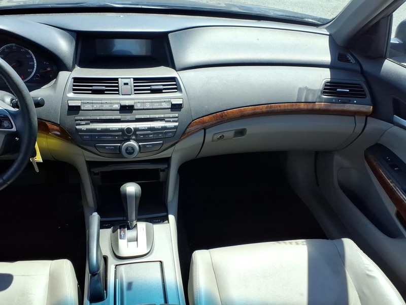 Honda Accord Sedan Vehicle Full-screen Gallery Image 13