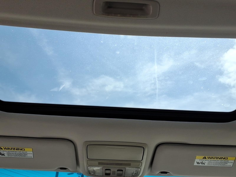 Honda Accord Sedan Vehicle Full-screen Gallery Image 14