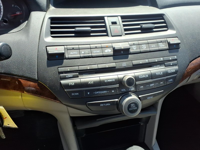 Honda Accord Sedan Vehicle Full-screen Gallery Image 18