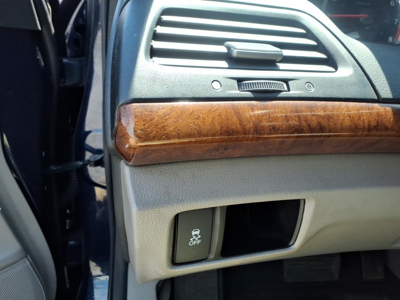 Honda Accord Sedan Vehicle Full-screen Gallery Image 19