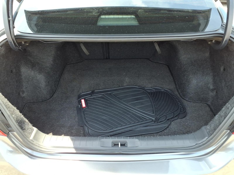 Nissan Altima Vehicle Full-screen Gallery Image 15
