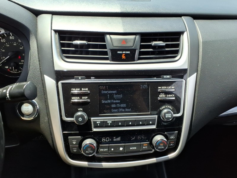Nissan Altima Vehicle Full-screen Gallery Image 18