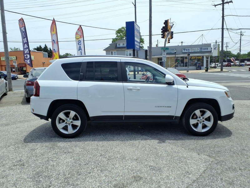 Jeep Compass Vehicle Full-screen Gallery Image 04