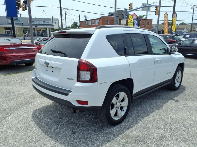 Jeep Compass Vehicle Full-screen Gallery Image 05