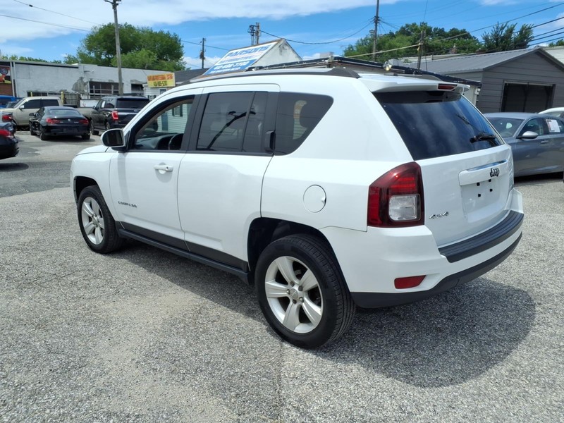 Jeep Compass Vehicle Full-screen Gallery Image 06