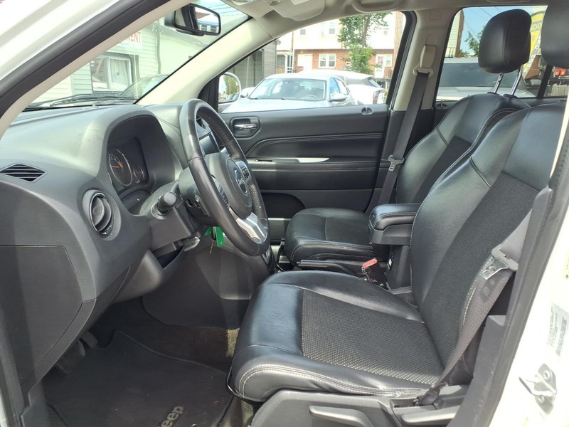 Jeep Compass Vehicle Full-screen Gallery Image 08