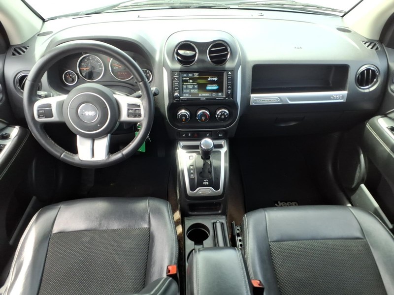 Jeep Compass Vehicle Full-screen Gallery Image 12