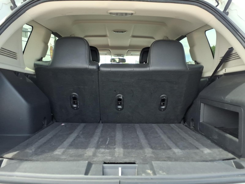 Jeep Compass Vehicle Full-screen Gallery Image 13