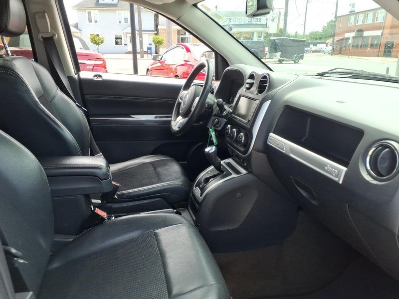 Jeep Compass Vehicle Full-screen Gallery Image 14