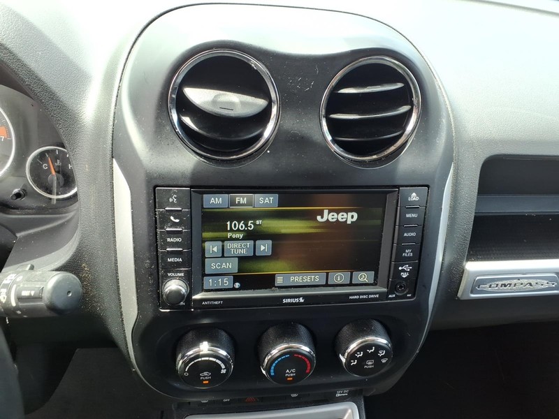Jeep Compass Vehicle Full-screen Gallery Image 16