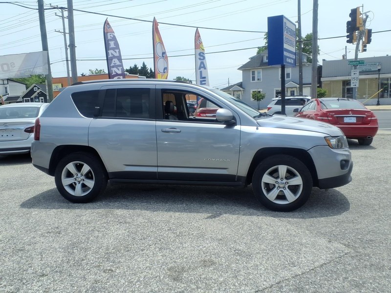 Jeep Compass Vehicle Full-screen Gallery Image 04