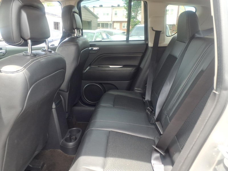 Jeep Compass Vehicle Full-screen Gallery Image 09