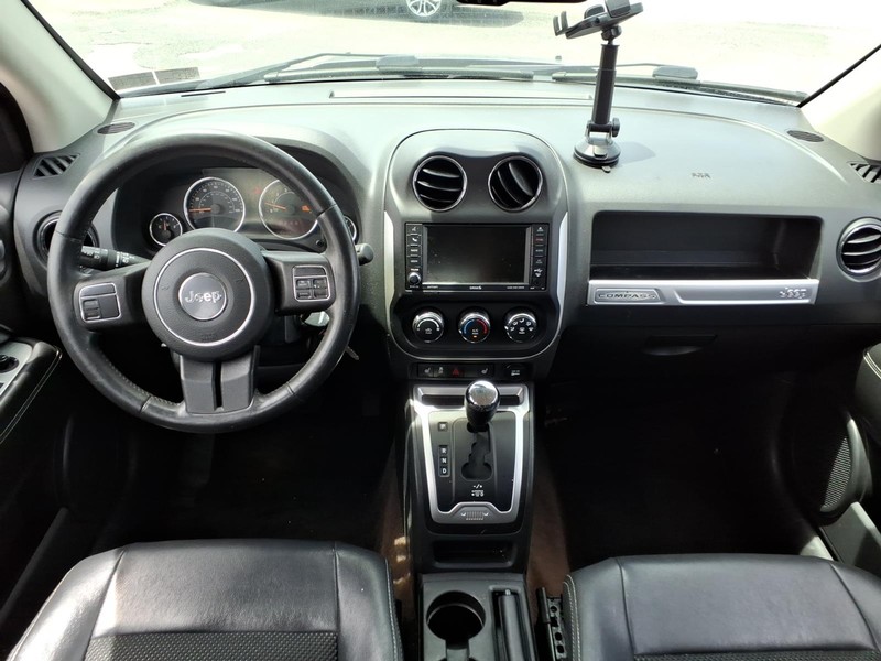 Jeep Compass Vehicle Full-screen Gallery Image 10