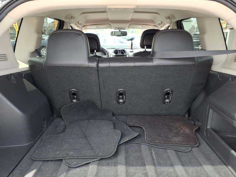 Jeep Compass Vehicle Full-screen Gallery Image 12