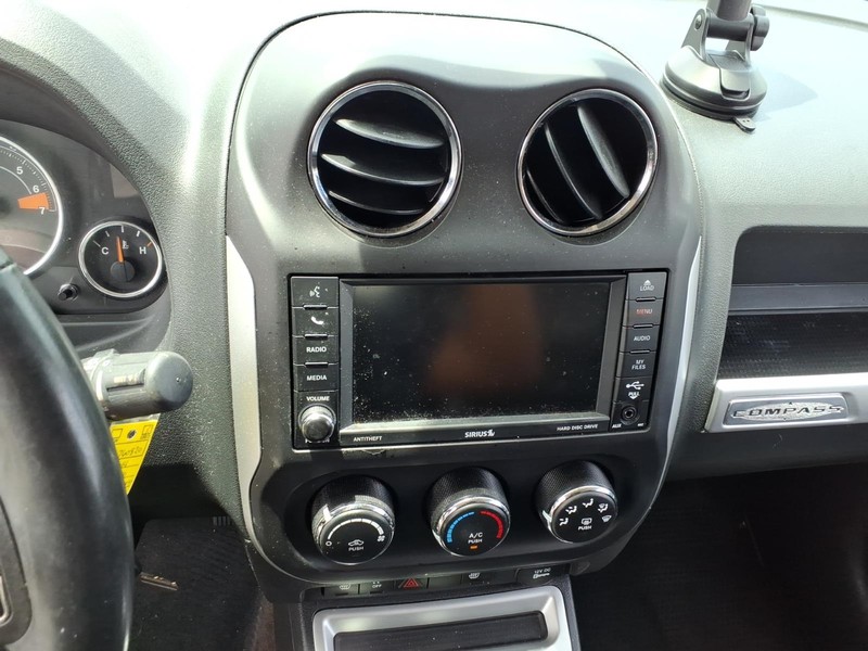 Jeep Compass Vehicle Full-screen Gallery Image 15