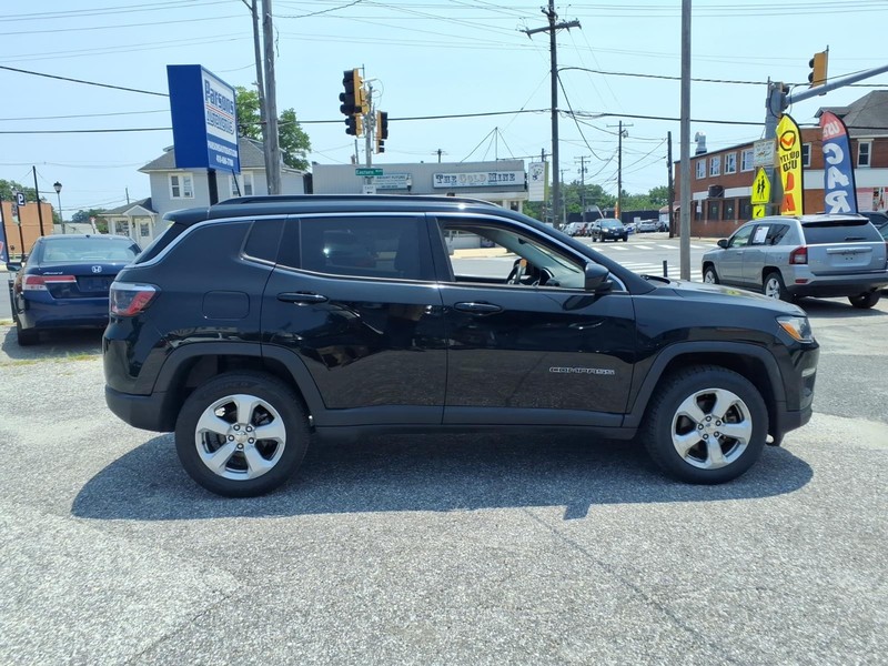 Jeep Compass Vehicle Full-screen Gallery Image 05
