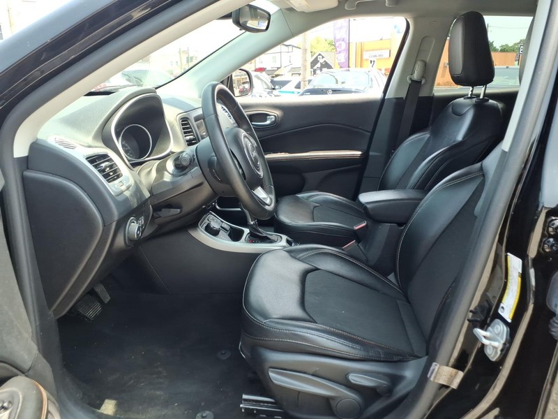 Jeep Compass Vehicle Full-screen Gallery Image 09