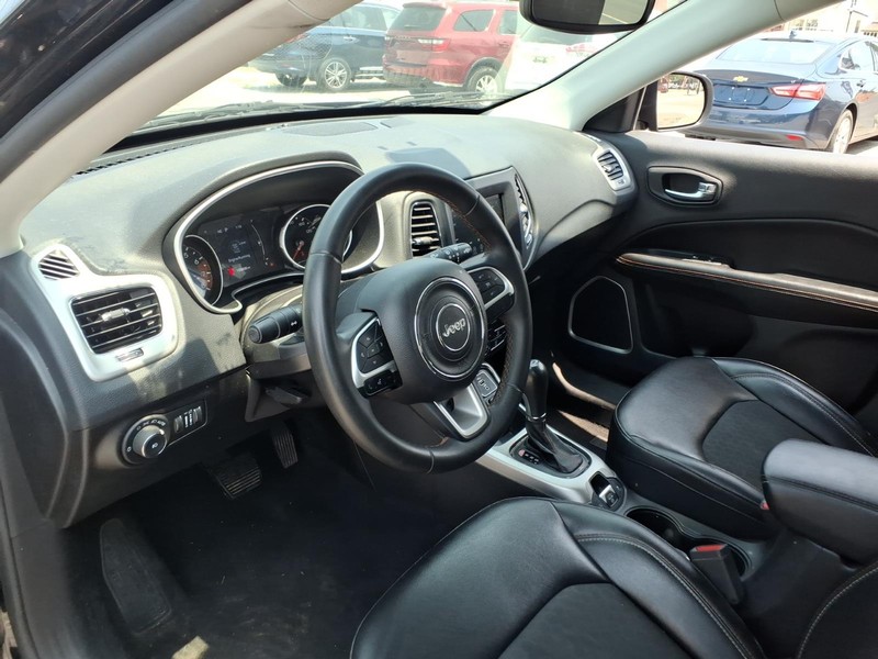 Jeep Compass Vehicle Full-screen Gallery Image 10