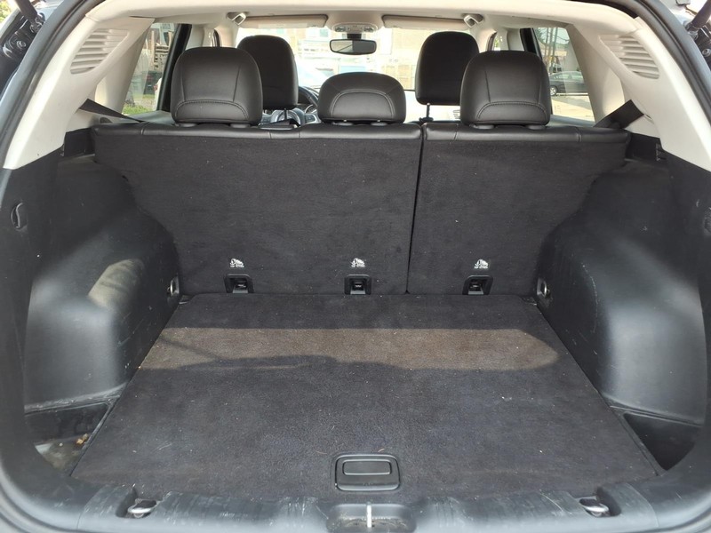 Jeep Compass Vehicle Full-screen Gallery Image 14