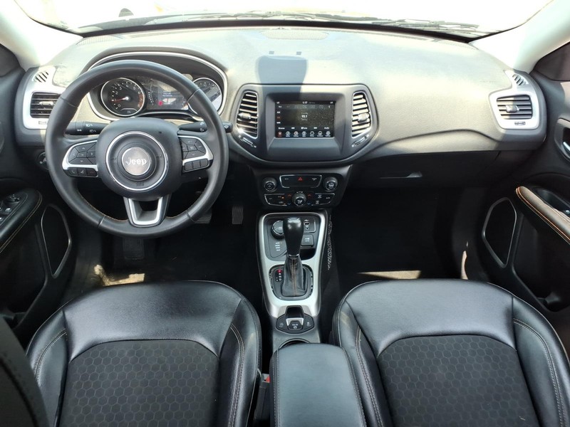 Jeep Compass Vehicle Full-screen Gallery Image 17