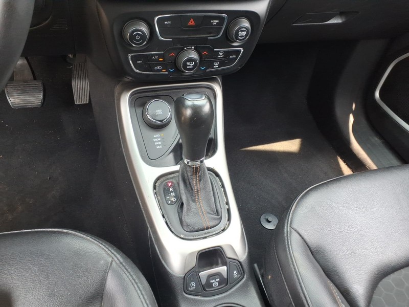 Jeep Compass Vehicle Full-screen Gallery Image 20