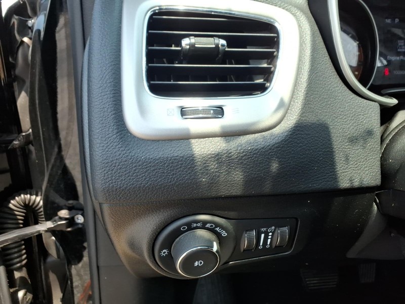 Jeep Compass Vehicle Full-screen Gallery Image 21