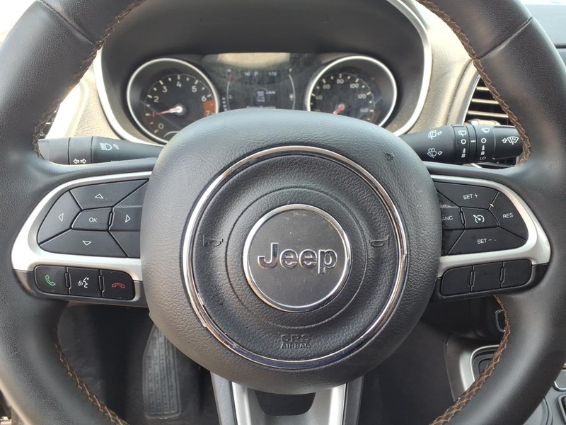 Jeep Compass Vehicle Full-screen Gallery Image 22
