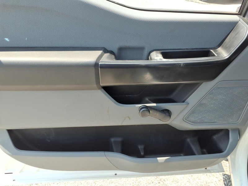 Ford F-150 Vehicle Full-screen Gallery Image 12