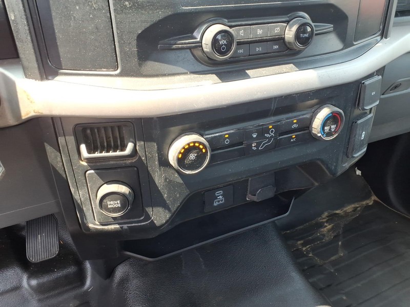Ford F-150 Vehicle Full-screen Gallery Image 15