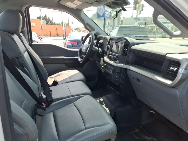 Ford F-150 Vehicle Full-screen Gallery Image 18