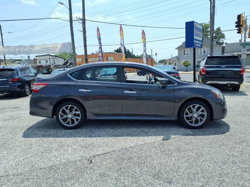 Nissan Sentra Vehicle Full-screen Gallery Image 05