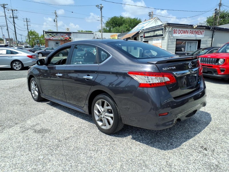 Nissan Sentra Vehicle Full-screen Gallery Image 07