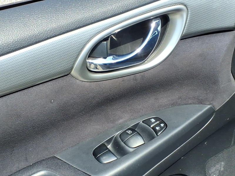 Nissan Sentra Vehicle Full-screen Gallery Image 12