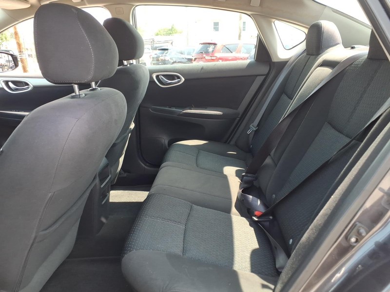Nissan Sentra Vehicle Full-screen Gallery Image 13
