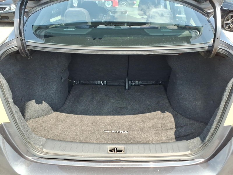 Nissan Sentra Vehicle Full-screen Gallery Image 14