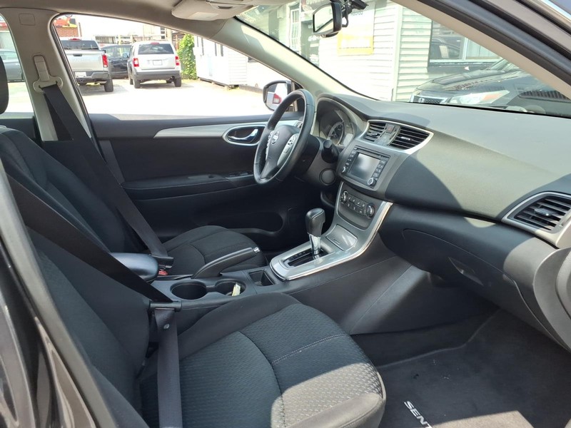 Nissan Sentra Vehicle Full-screen Gallery Image 15