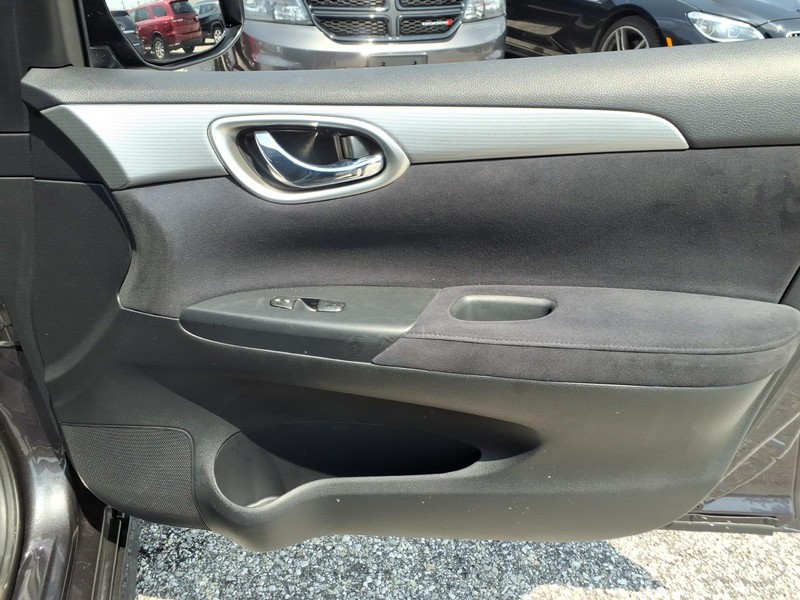Nissan Sentra Vehicle Full-screen Gallery Image 16