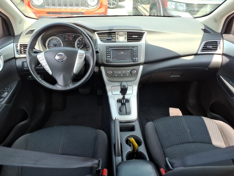 Nissan Sentra Vehicle Full-screen Gallery Image 17