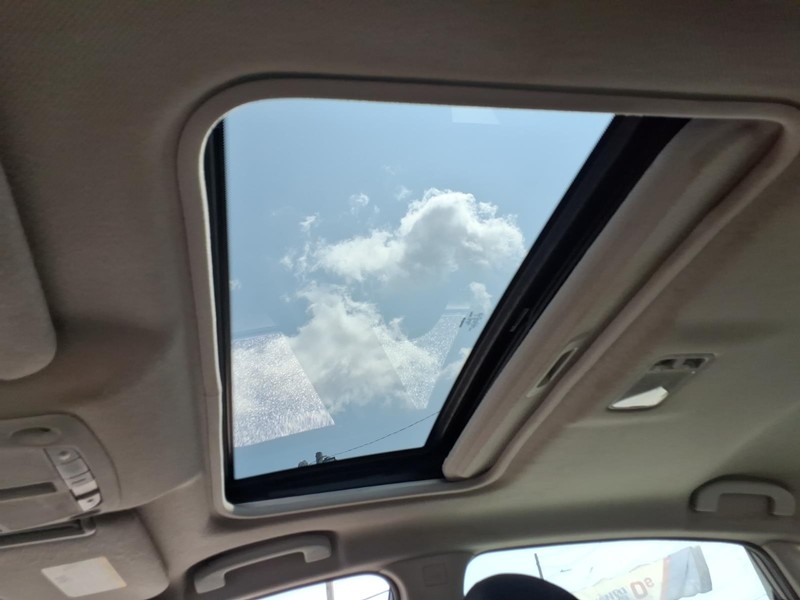 Nissan Sentra Vehicle Full-screen Gallery Image 18