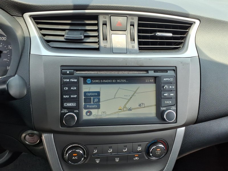 Nissan Sentra Vehicle Full-screen Gallery Image 19