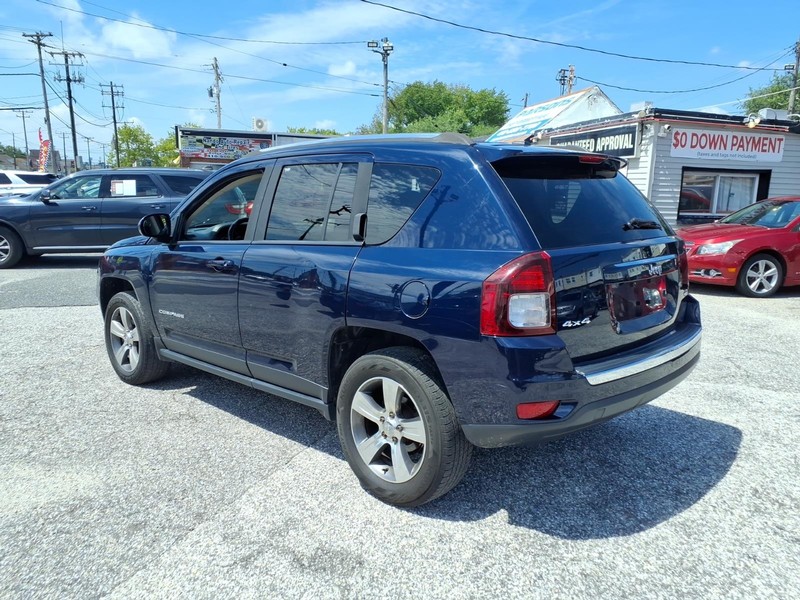 Jeep Compass Vehicle Full-screen Gallery Image 07