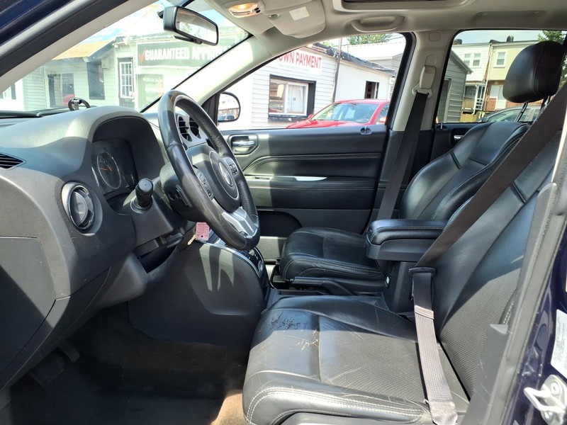 Jeep Compass Vehicle Full-screen Gallery Image 09