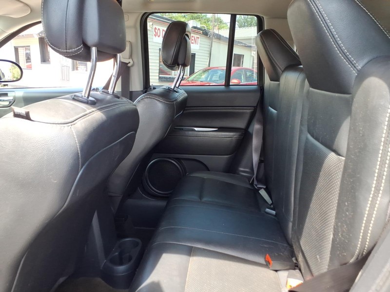 Jeep Compass Vehicle Full-screen Gallery Image 12