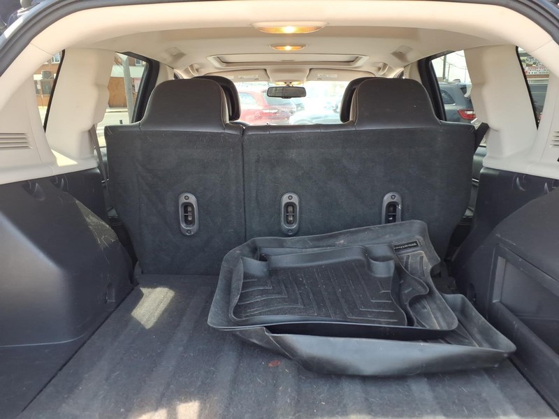 Jeep Compass Vehicle Full-screen Gallery Image 13